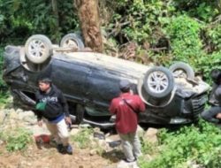 Mobil Berpenumpang Karyawan BUMN Masuk Jurang, 2 Orang Dilarikan ke Rumah Sakit