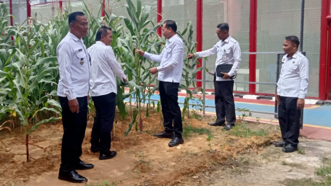 Hari Pertama Bertuga, Plh Kalapas Narkotika Pamekasan Tinjau Fasilitas dan Serap Aspirasi WBP