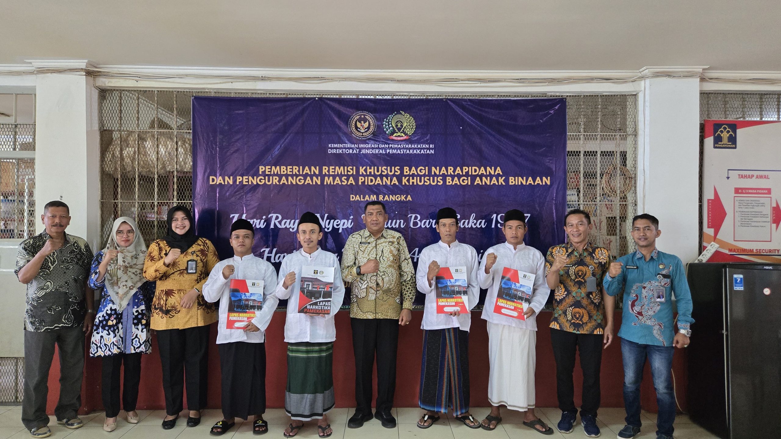 Lapas Narkotika Kelas IIA Pamekasan Berikan Remisi Hari Raya Idul itri 1446 H kepada WBP