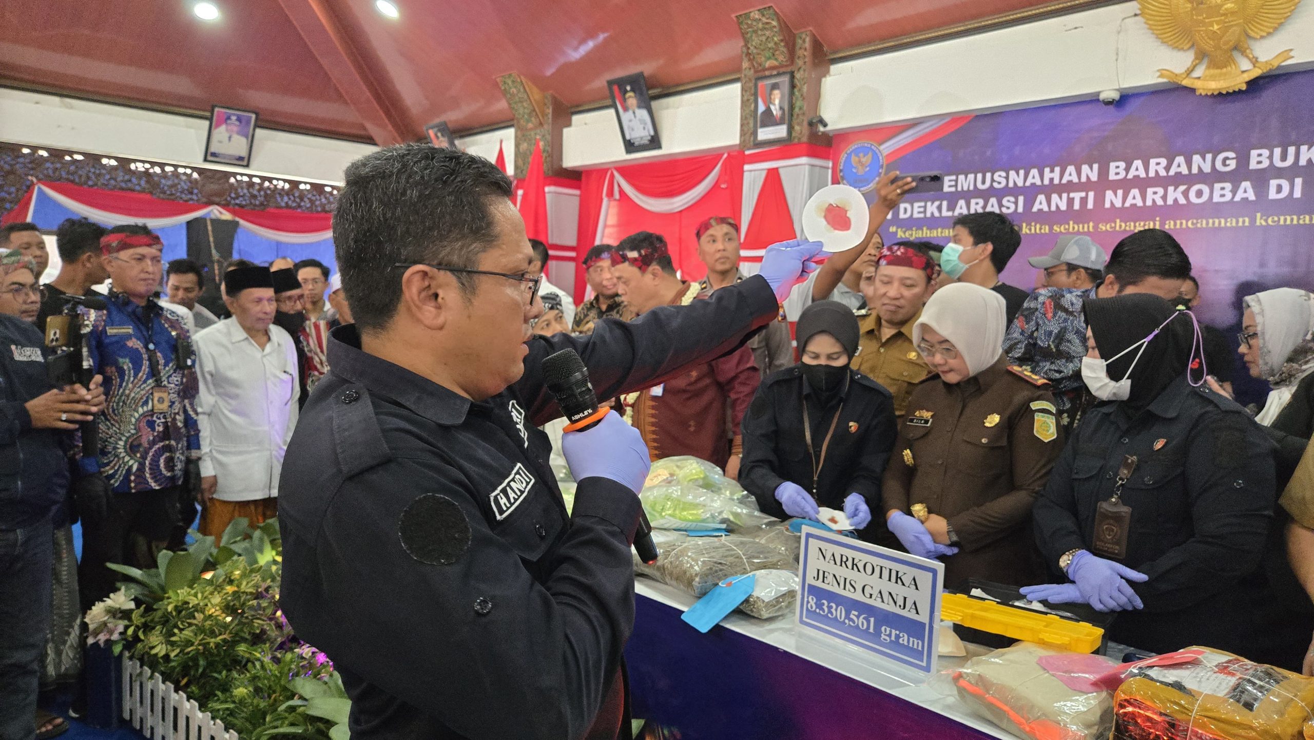 Lapas Narkotika Kelas IIA Pamekasan Menghadiri Kegiatan Pemusnahan Barang Bukti Narkotika dan Deklarasi Anti Narkoba di Kabupaten Sampang