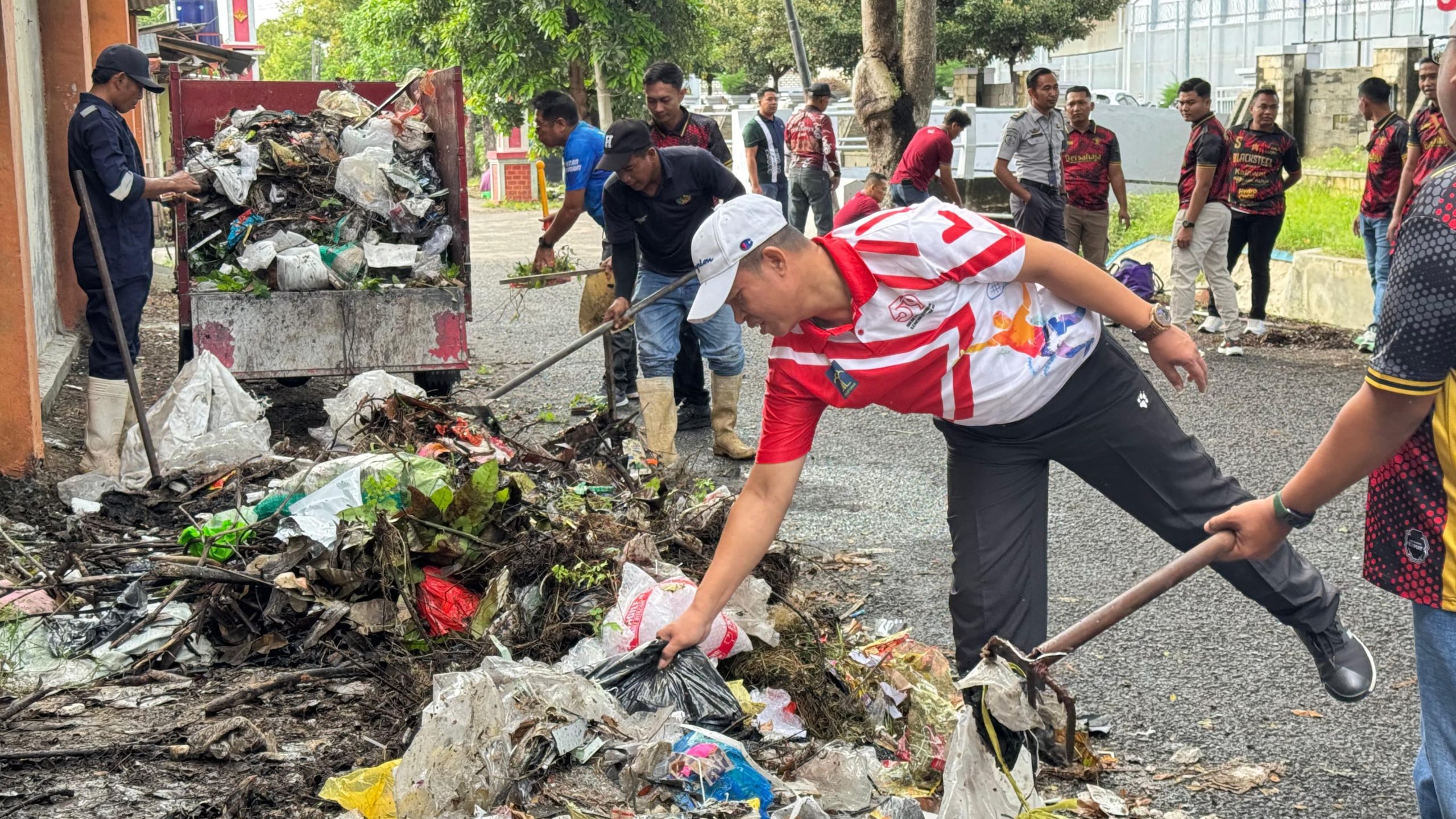 Lapas Narkotika Pamekasan Gelar Aksi Bersih Lingkungan, Fokuskan Area Rawan Sampah Liar