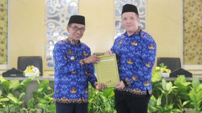 Bupati Pamekasan Serahkan SK kepada 58 CPNS Formasi 2024
