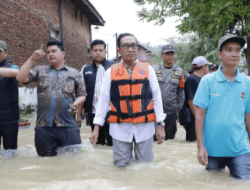 Tinjau Lokasi Banjir, Bupati Pamekasan Tegaskan Perlu Penanganan Menyeluruh dari Hulu ke Hilir