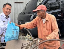 Peduli Pejuang Jalanan, Lapas Narkotika Pamekasan Salurkan Bantuan Sembako