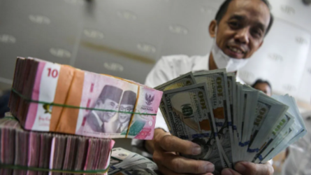 Rupiah Melemah Usai BI Turunkan Suku Bunga Acuan ke 5,25 Persen