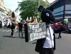 Ribuan Buruh Geruduk Kantor Gubernur Jatim, Bawa Enam Tuntutan Nasional