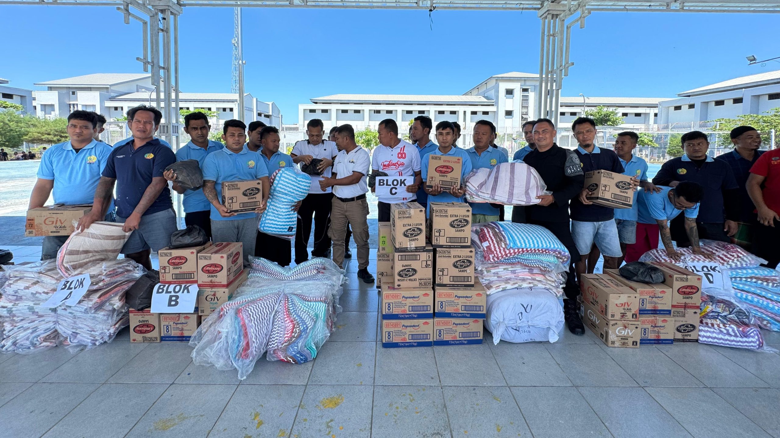 Lapas Narkotika Pamekasan Salurkan Peralatan Mandi ke Warga Binaan