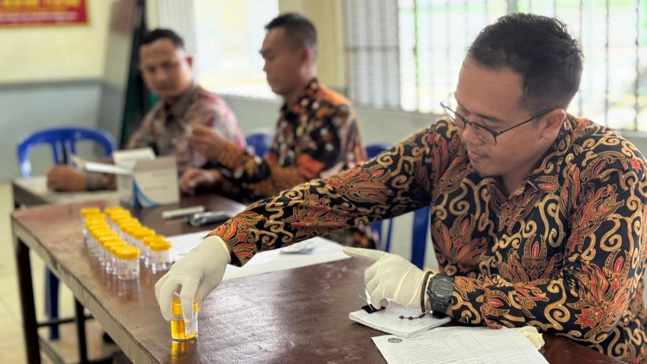 24 Warga Binaan Lapas Narkotika Pamekasan Lolos Tes Urine, Seluruhnya Negatif Narkoba
