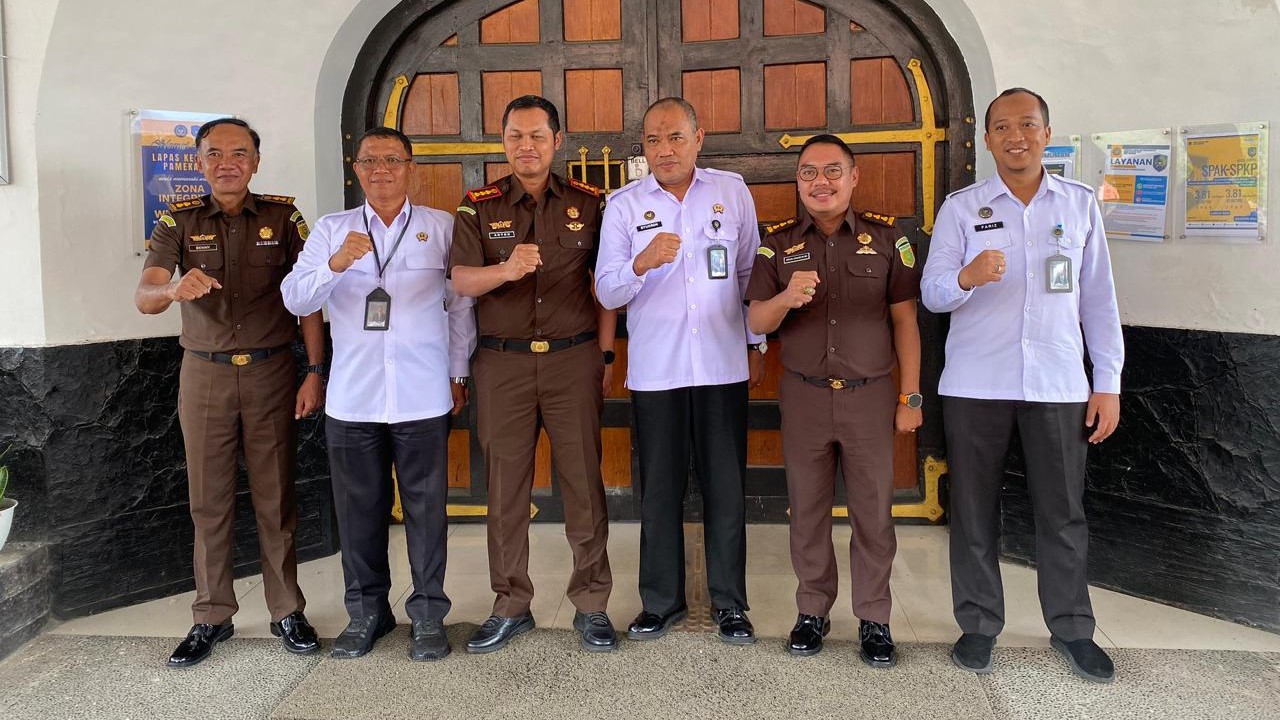 Perkuat Sinergi Penegakan Hukum, Kalapas Narkotika Pamekasan Jalin Silaturahmi dengan Kejari dan Kalapas Pamekasan