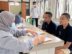 Pemeriksaan Kesehatan Berupa Cek Hiv Menggunakan Rapid Test Bagi Warga Binaan Baru Di Lapas Narkotika Kelas IIA Pamekasan