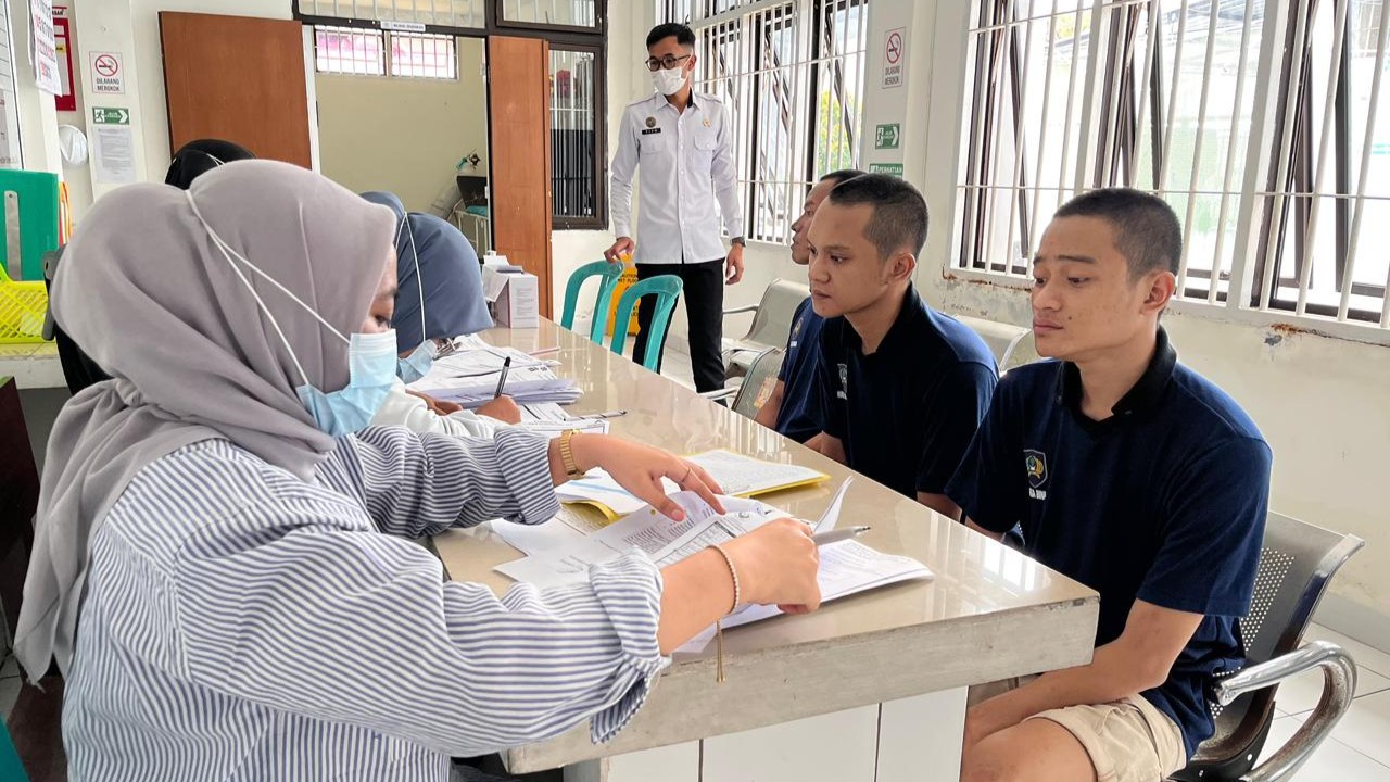 Pemeriksaan Kesehatan Berupa Cek Hiv Menggunakan Rapid Test Bagi Warga Binaan Baru Di Lapas Narkotika Kelas IIA Pamekasan
