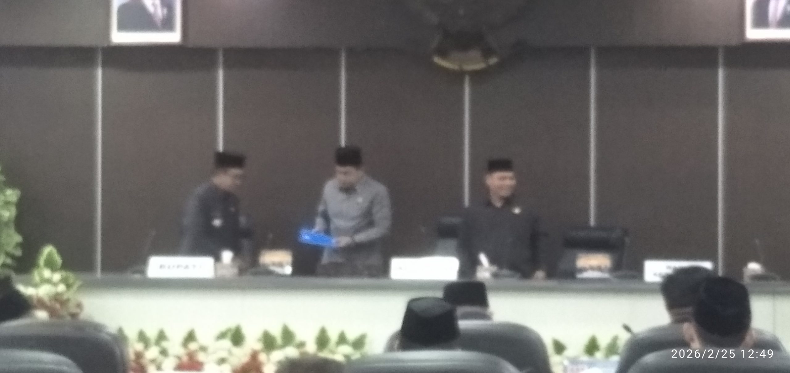 Empat Raperda Dibahas Melalui Pansus, Bupati Pamekasan Serahkan Dokumen Jawaban Ke DPRD Sehilir