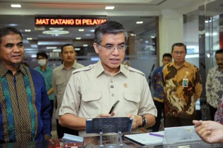 Menaker Tegaskan THR 2026 Wajib Dibayar Tepat Waktu, Kemenaker Buka Posko Aduan Pekerja