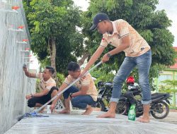 Hari Bakti Pemasyarakatan ke-62, Lapas Narkotika Pamekasan Turun Langsung Bersihkan Masjid