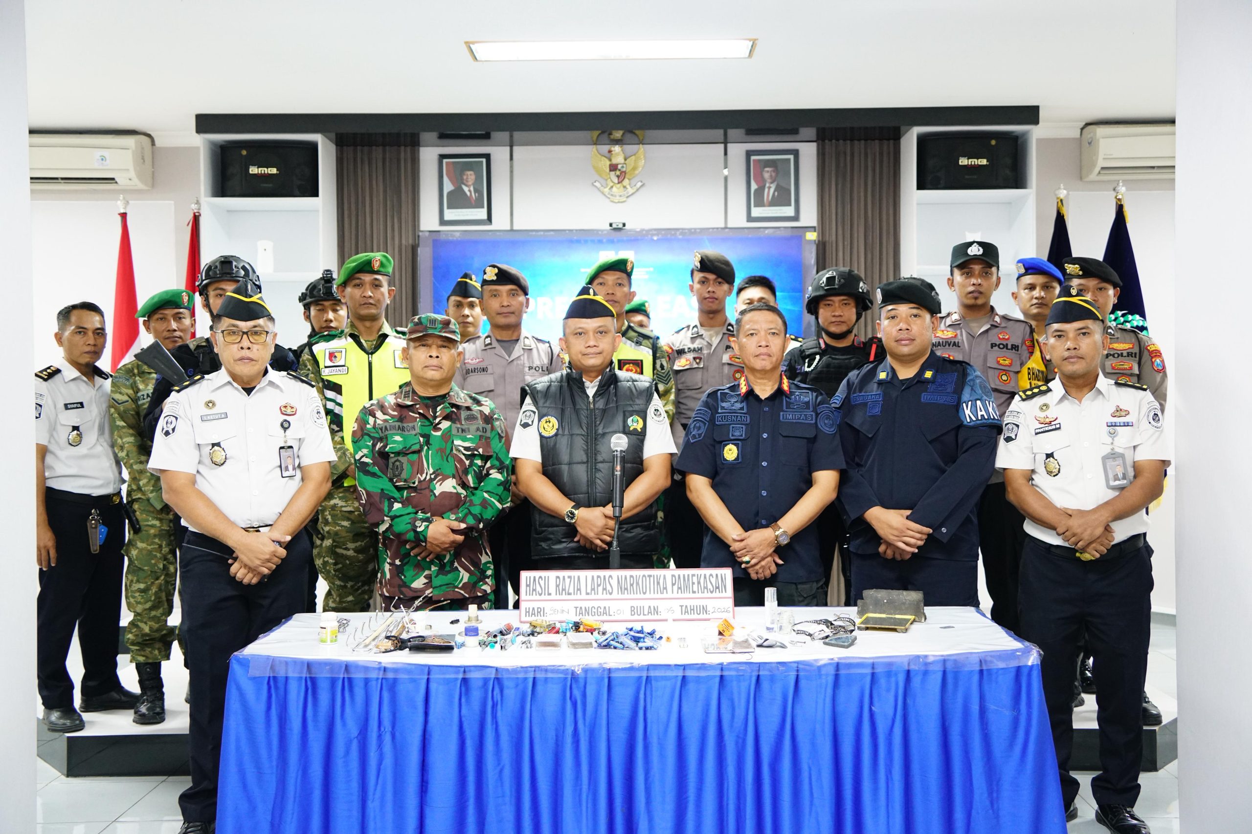 Razia Gabungan di Lapas Narkotika Pamekasan, Petugas Temukan Sejumlah Barang Terlarang