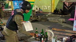 Operasi Pekat Satpol PP Sidoarjo Sita Puluhan Botol Miras, Tiga Penjual Didata