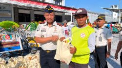 Bakti Sosial Sambut HUT ke-81 RI, Lapas Narkotika Pamekasan Salurkan 125 Paket Beras kepada Tukang Becak