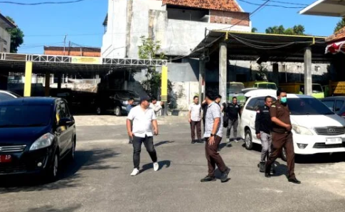 Kejari Pamekasan Geledah Kantor PUPR, Selidiki Dugaan Korupsi Proyek Jalan DBHCHT Rp3,3 Miliar