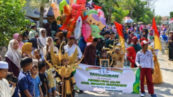 Ribuan Warga Meriahkan Pawai Budaya Syukuri Rampungnya Pengecoran Jalan Toronan–Kowel