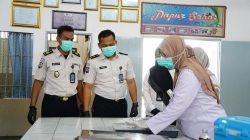 Bersama Puskesmas Teja, Lapas Narkotika Pamekasan Pastikan Kualitas dan Higienitas Makanan Warga Binaan melalui Pemantauan Rutin Dapur