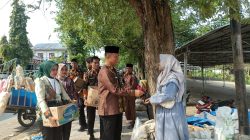 Jumat Berkah, Lapas Narkotika Pamekasan Bagikan 200 Nasi Bungkus kepada Masyarakat