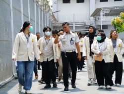 25 Mahasiswa Hukum Universitas Kusuma Surabaya Kunjungi Lapas Narkotika Pamekasan